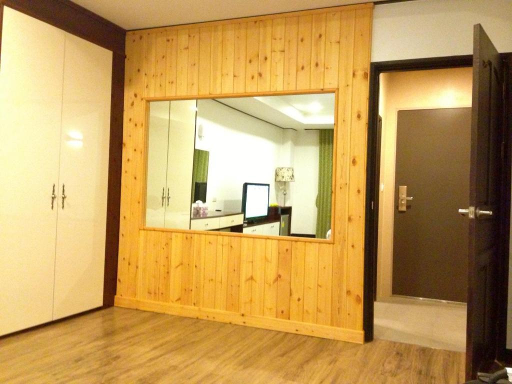 Hotel Kan Kanchanaburi City Room photo