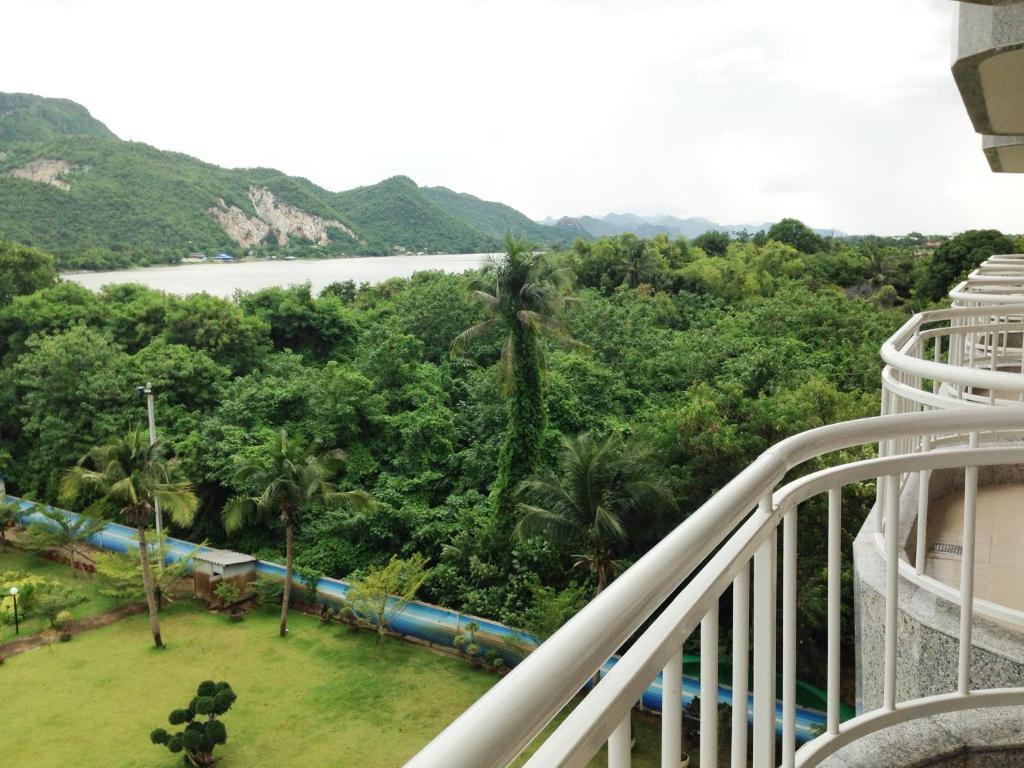 Hotel Kan Kanchanaburi City Room photo